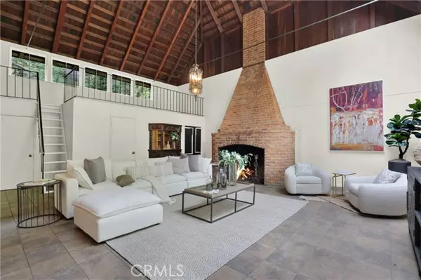 533 W Rustic Road, Santa Monica, CA 90402