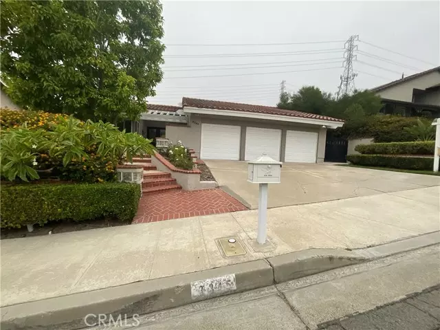 Orange, CA 92867,3345 E Meadowridge Road