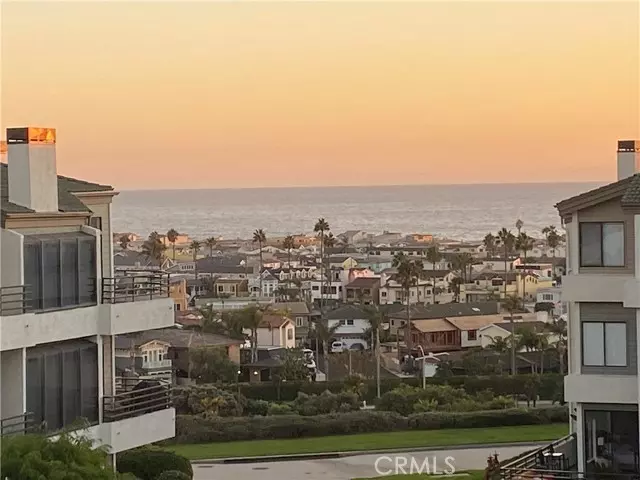 Newport Beach, CA 92663,220 Nice Lane #207