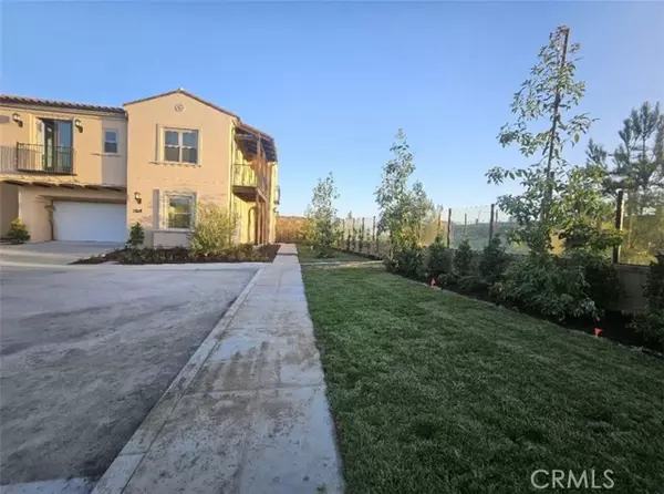 Irvine, CA 92618,252 Canterbury