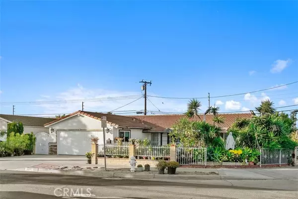 Santa Ana, CA 92704,5201 W Henderson Place