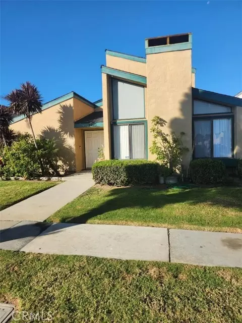 2209 ALABAMA #3, Huntington Beach, CA 92648