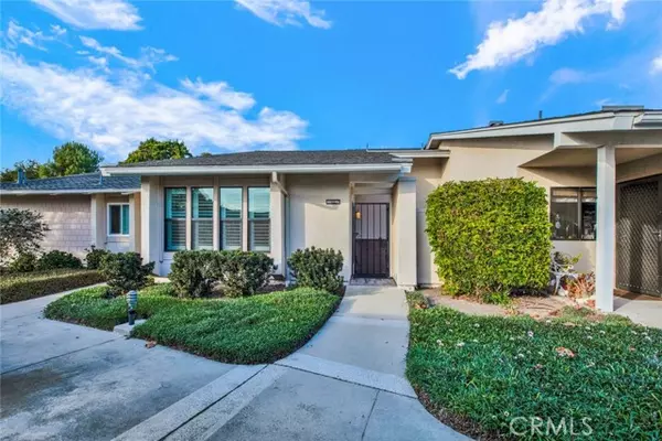 8606 Solano Circle #B-1003, Huntington Beach, CA 92646