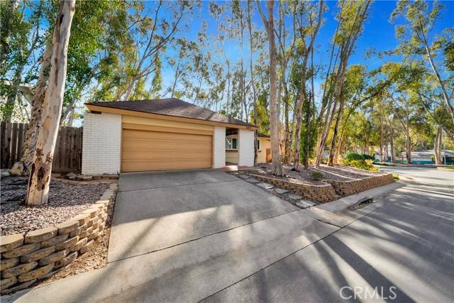Lake Forest (el Toro), CA 92630,22572 Charwood Circle