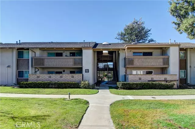 8877 Lauderdale Court #211E, Huntington Beach, CA 92646