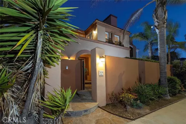 304 Goldenwest Street, Huntington Beach, CA 92648