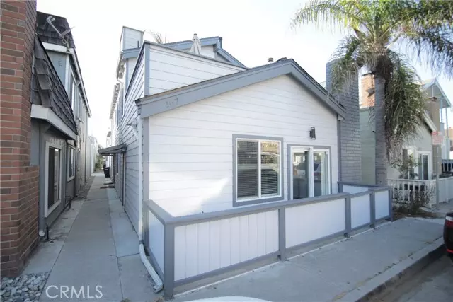 207 Lugonia Street #B, Newport Beach, CA 92663