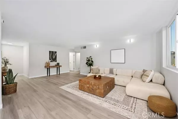 Beverly Hills, CA 90212,9950 Durant Drive #208