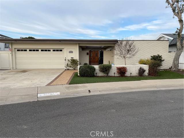 16592 Wellington Circle, Huntington Beach, CA 92649