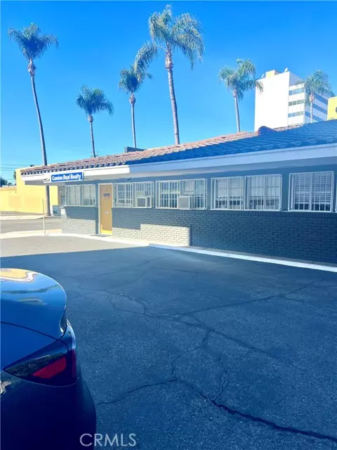 Santa Ana, CA 92701,817 N Broadway