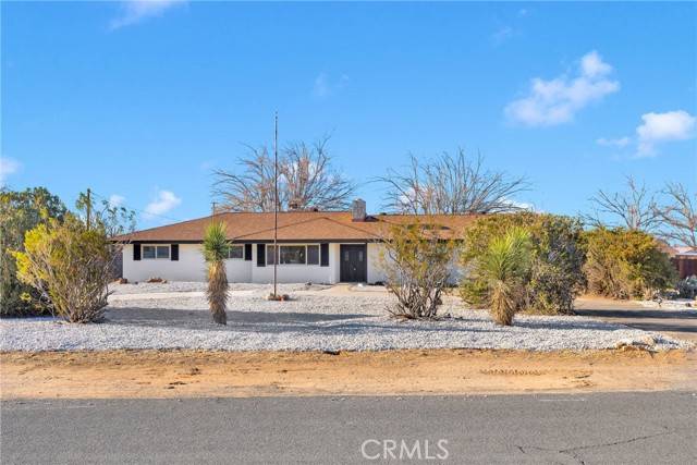 14018 Jicarilla Road, Apple Valley, CA 92307