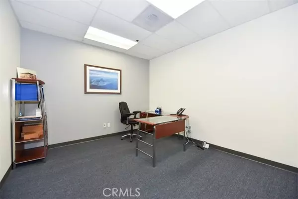 Irvine, CA 92618,10 Goddard