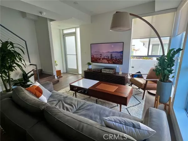 Los Angeles, CA 90029,1245 N New Hampshire Avenue #4