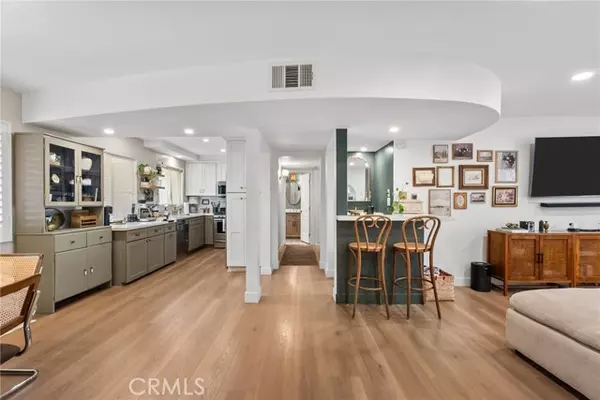 North Hollywood (los Angeles), CA 91602,4445 Cartwright Avenue #212