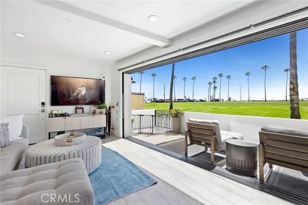 Newport Beach, CA 92661,916 E Oceanfront
