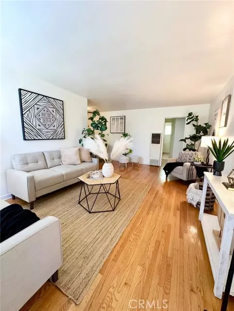 1425 E 1st St #9, Long Beach, CA 90802