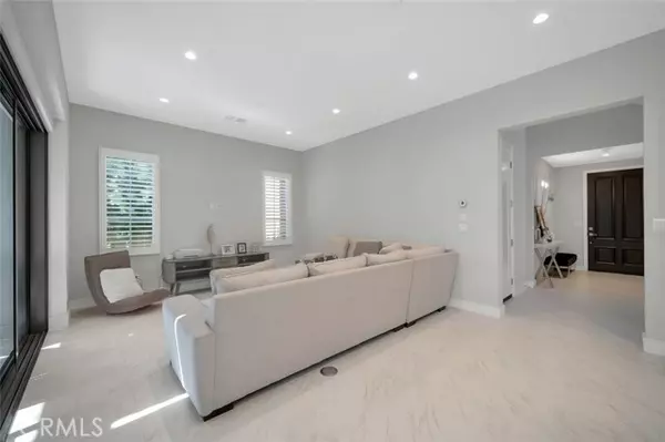 Irvine, CA 92618,129 Lomita