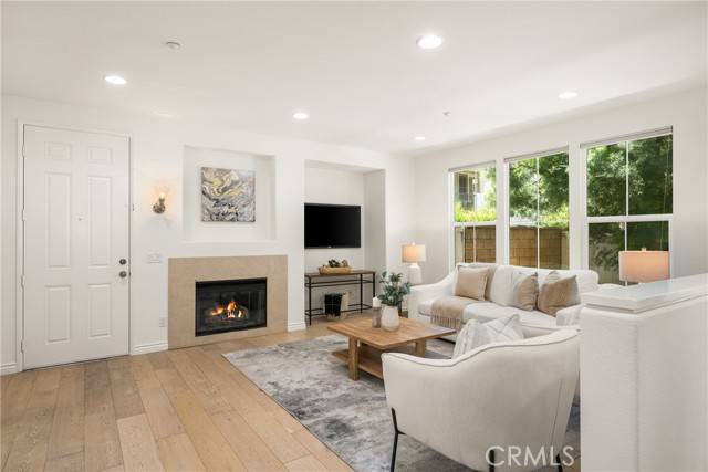 Irvine, CA 92602,268 Lockford