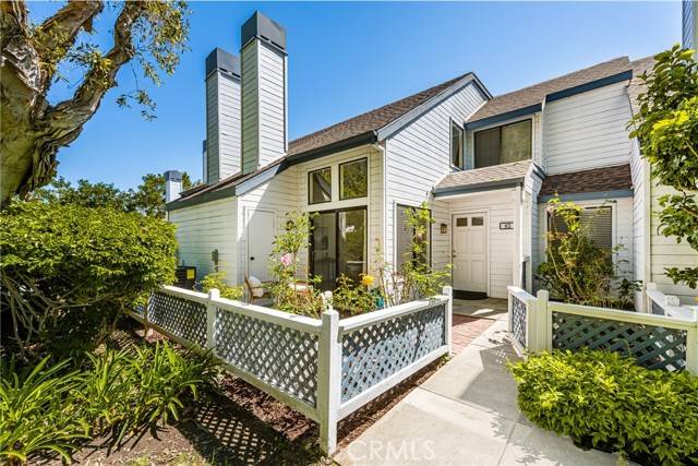 Irvine, CA 92614,83 Greenmoor #33