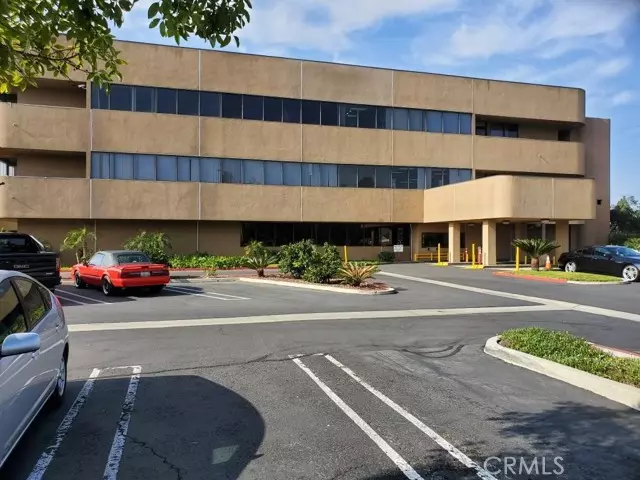 9042 GARFIELD Avenue, Huntington Beach, CA 92646