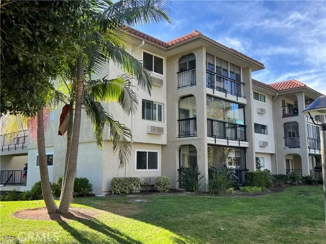 Laguna Woods, CA 92637,3243 San Amadeo #2H