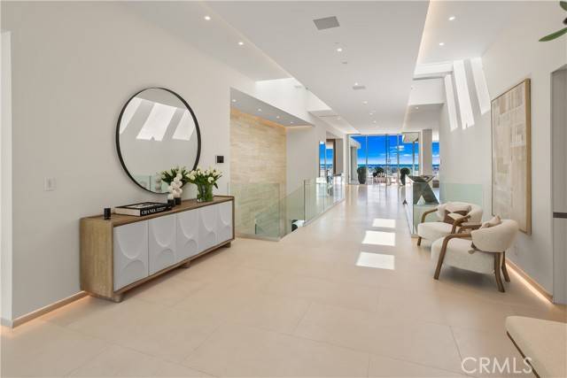 Corona Del Mar (newport Beach), CA 92625,1119 Dolphin