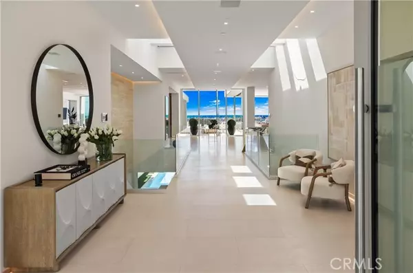 Corona Del Mar (newport Beach), CA 92625,1119 Dolphin