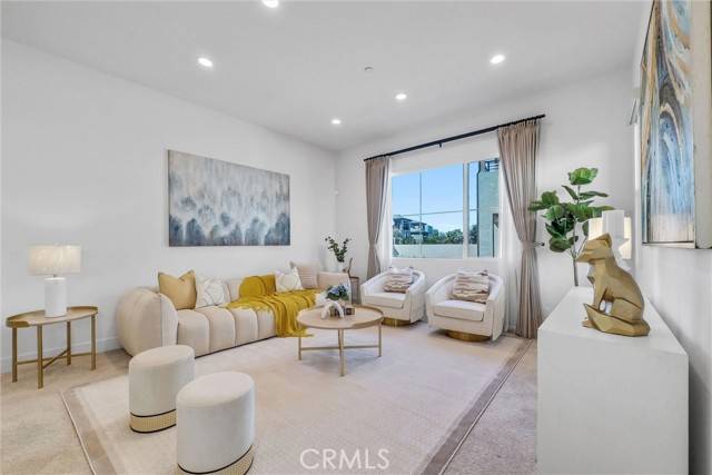 Irvine, CA 92618,251 Novel