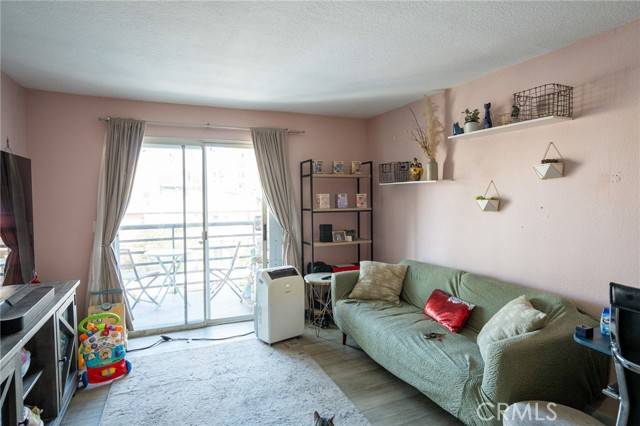 Long Beach, CA 90802,327 Chestnut Avenue #201