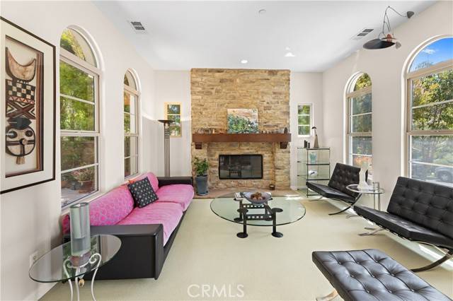 Irvine, CA 92603,27 MILROSE