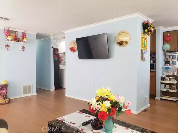 Santa Ana, CA 92703,3929 W 5th Street #16