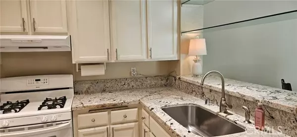 Lake Forest (el Toro), CA 92630,21218 Camelia #49