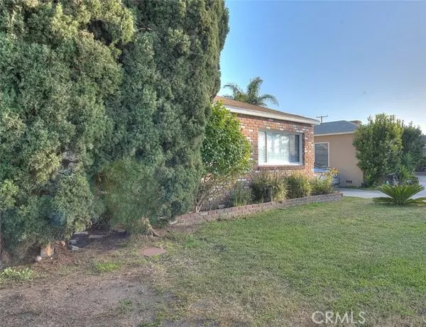 Santa Ana, CA 92703,1334 W 11th Street