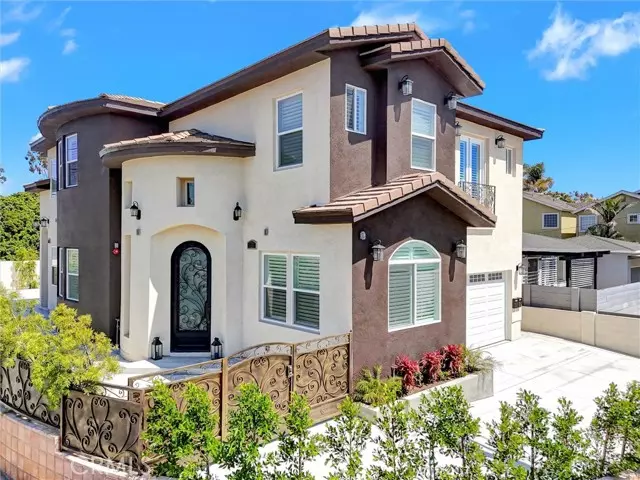 19002 Delaware Street, Huntington Beach, CA 92648