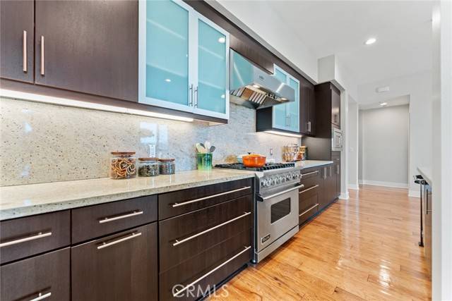 Irvine, CA 92612,402 Rockefeller #407