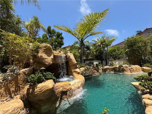 18711 Jockey Circle, Huntington Beach, CA 92648
