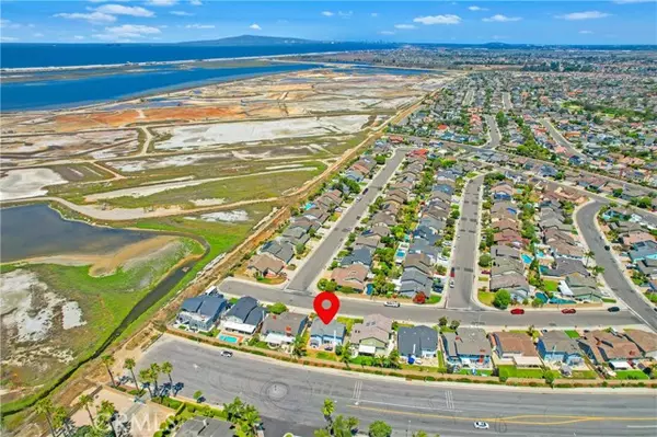 Huntington Beach, CA 92648,18202 Foss Lane