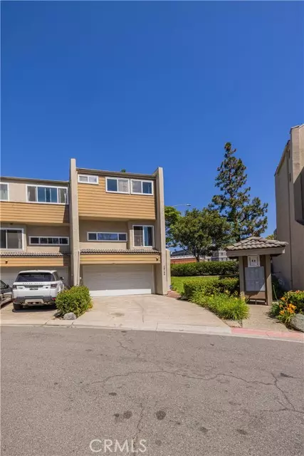 18706 Racquet Lane, Huntington Beach, CA 92648