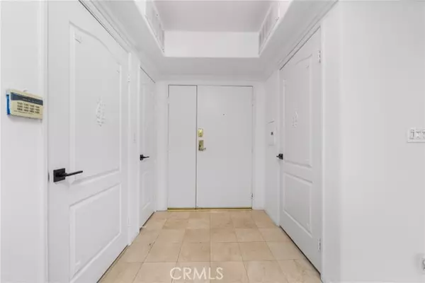 Sherman Oaks, CA 91423,4426 Ventura Canyon Avenue #204