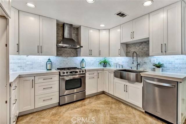 Tustin, CA 92782,13405 Via Almeria