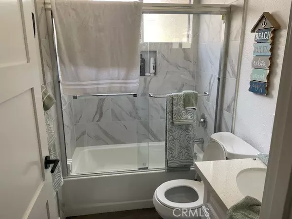 Laguna Woods, CA 92637,2299 Via Puerta #F
