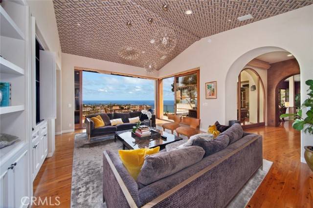 Laguna Beach, CA 92651,1131 Emerald Bay