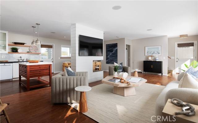 Surfside (seal Beach), CA 90743,29 Surfside Avenue #B