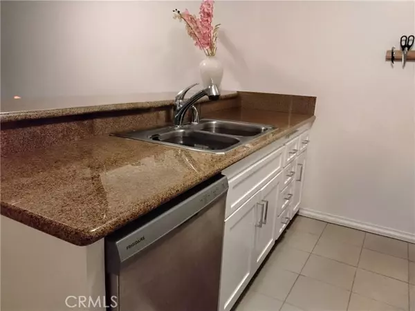 Encino (los Angeles), CA 91316,5414 Newcastle Avenue #7