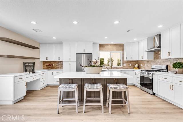 Lake Forest (el Toro), CA 92630,22461 Silver Spur