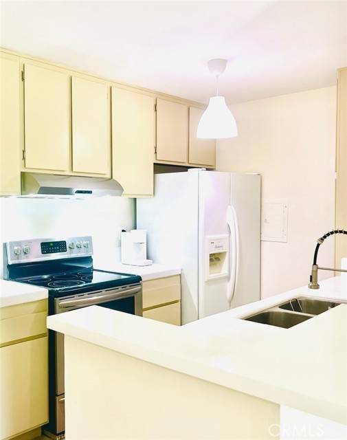 Valencia (santa Clarita), CA 91355,23515 Lyons Avenue #232