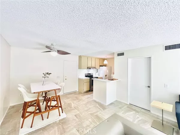 Valencia (santa Clarita), CA 91355,23515 Lyons Avenue #232