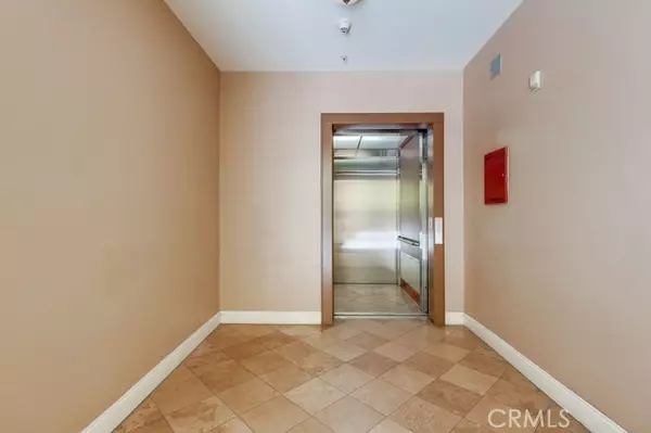 North Hollywood (los Angeles), CA 91605,6938 Laurel Canyon Boulevard #101