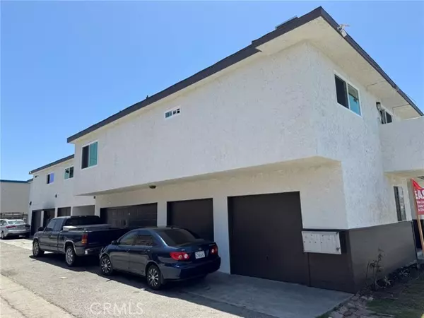 Huntington Beach, CA 92647,17422 Keelson Lane