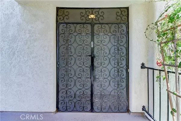 Laguna Woods, CA 92637,2391 Via Mariposa #2E